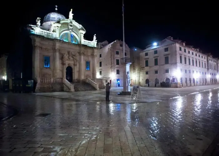 アパート Cozy With Street View ドゥブロブニク