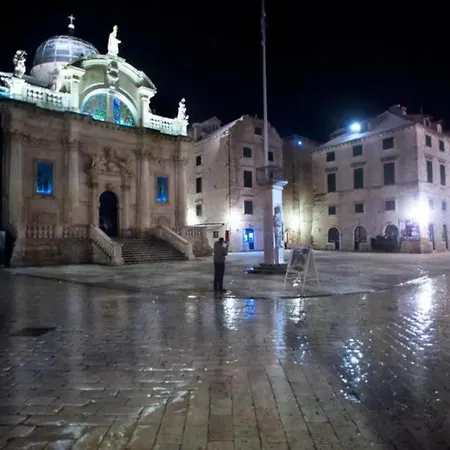 Apartment Cozy With Street View Dubrovnik