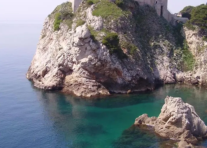 Апартаменты Cozy With Street View