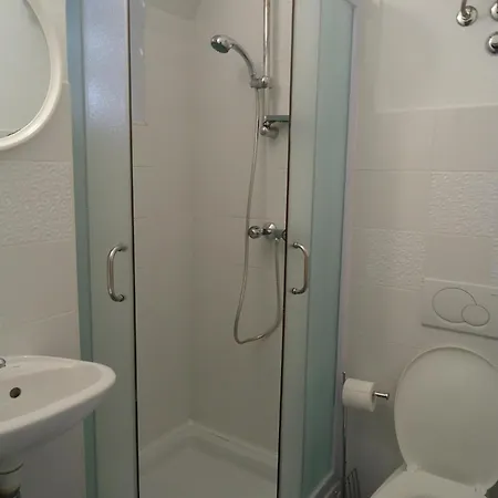 Cozy With Street View Διαμέρισμα *