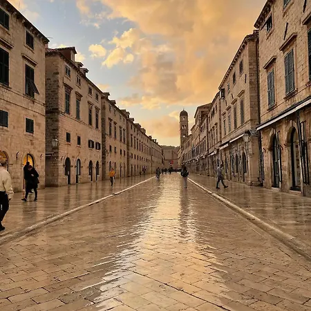 Cozy With Street View Διαμέρισμα