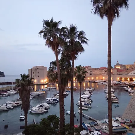 Διαμέρισμα Cozy With Street View *